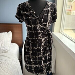 Banana Republic Black and White Abstract Mini V-Neck Wrap Dress